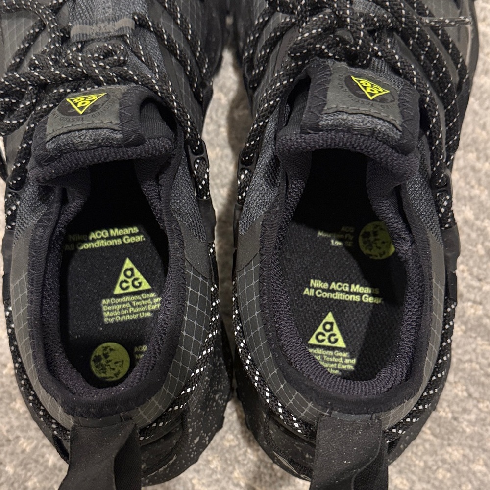Nike Black and Gray Athletic Shoes - Picture 4 of 8